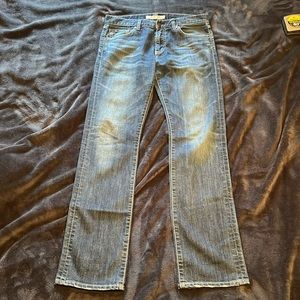 Uniqlo light weight basic jeans size 34x32 clean used denim jeans